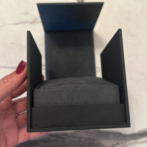 David Yurman jewelry box - Picture 3 of 5